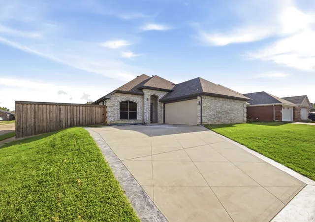 Single family home for sale at 9101 Autumn Falls Dr, Fort Worth, TX 76118 | MLS# 21316146