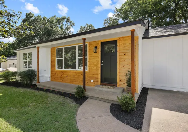 Homes for sale in Bonham, TX | 709 Lipscomb St, Bonham, TX 75418 | MLS# 21319737