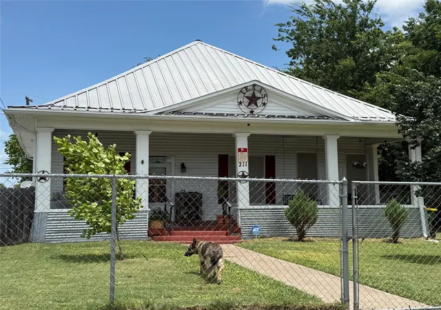Homes for sale in Groesbeck, TX | 211 W Sabine St, Groesbeck, TX 76642 | MLS# 21319795