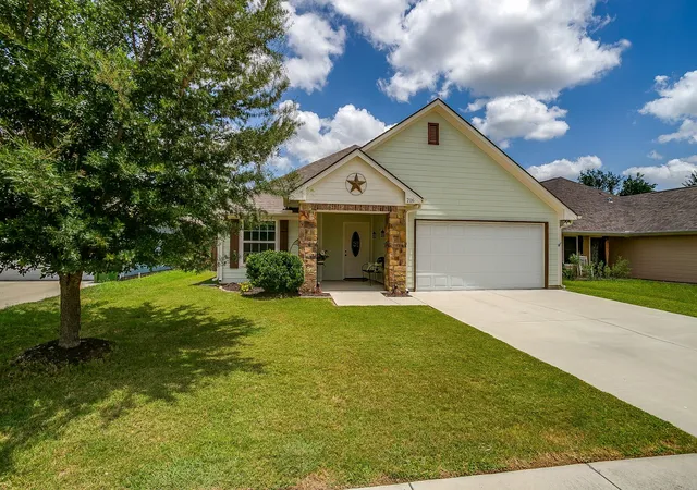 Homes for sale in Springtown, TX | 216 Lovers Path Dr, Springtown, TX 76082 | MLS# 21319796