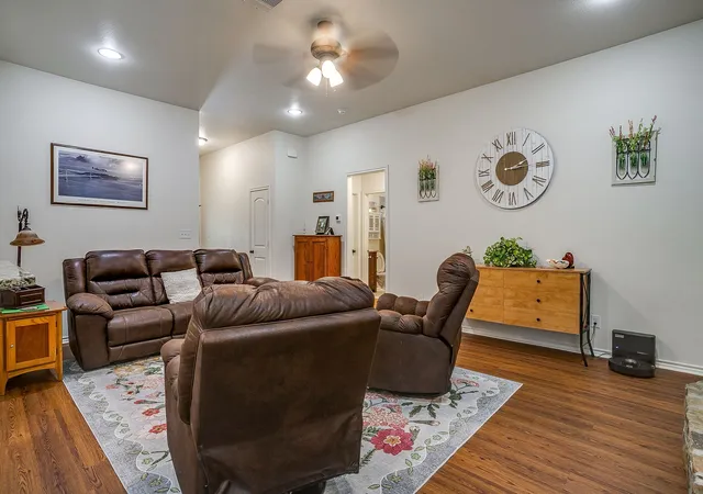 Homes for sale in Springtown, TX | 216 Lovers Path Dr, Springtown, TX 76082 | MLS# 21319796