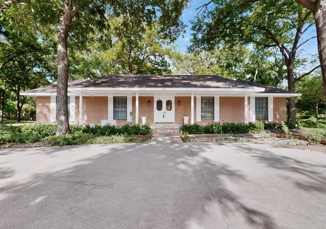 Homes for sale in De Soto, TX | 300 N Chattey Rd, De Soto, TX 75115 | MLS# 21319813