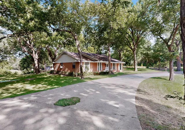 Homes for sale in De Soto, TX | 300 N Chattey Rd, De Soto, TX 75115 | MLS# 21319813