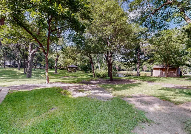 Photo 40 of Sale Pending at 300 N Chattey Rd, De Soto, TX 75115 | MLS# 21319813 | Listing updated on 2026-08-23