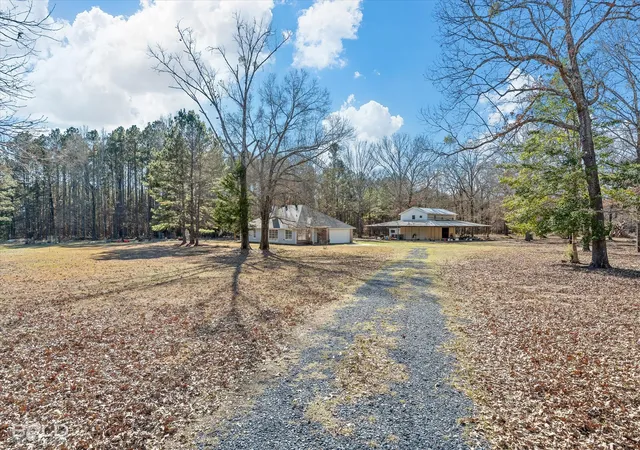Homes for sale in Benton, LA | 136 Scarborough Rd, Benton, LA 71006 | MLS# 21319394