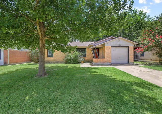 Photo 2 of Single family home for sale at 1704 W Birge St, Sherman, TX 75092 | MLS# 21318590 | Listing updated on 2026-09-28
