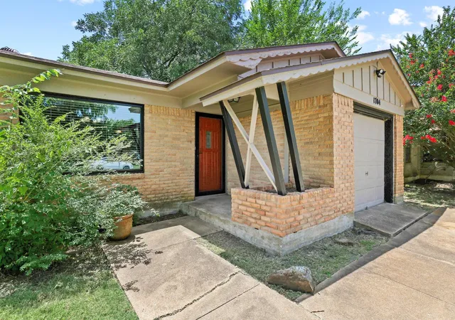 Photo 1 of Single family home for sale at 1704 W Birge St, Sherman, TX 75092 | MLS# 21318590 | Listing updated on 2026-09-28