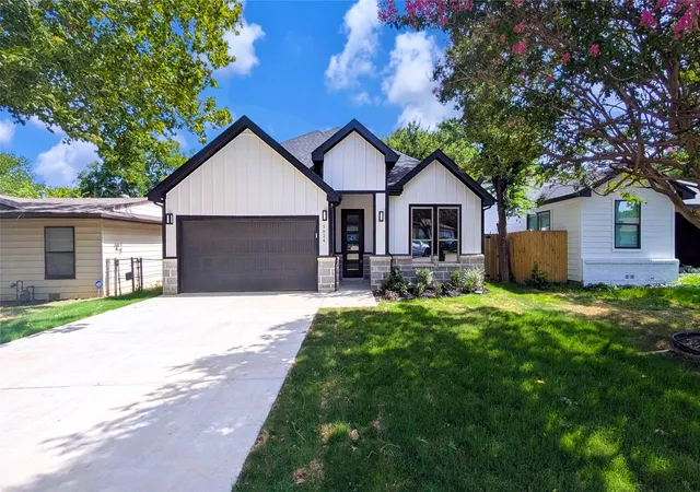 Single family home for sale at 5624 Hiett Ct, Fort Worth, TX 76112 | MLS# 21319702