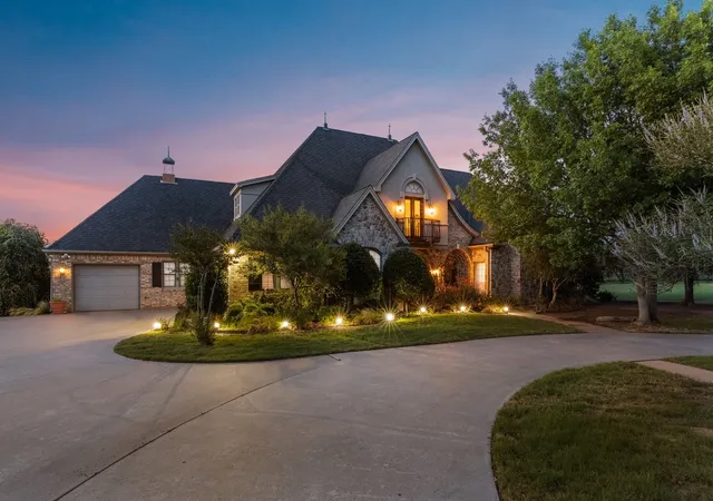 Photo 1 of Single family home for sale at 2524 State Hwy 79 S, Wichita Falls, TX 76310 | MLS# 21319865 | Listing updated on 2026-08-27