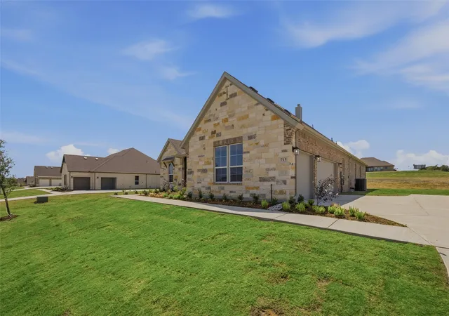 Photo 3 of Single family home for sale at 715 Water Side Dr, Van Alstyne, TX 75495 | MLS# 21317197 | Listing updated on 2026-10-07