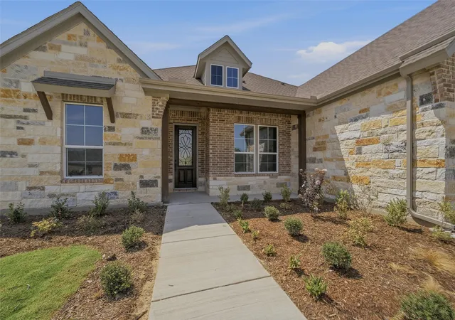 Photo 4 of Single family home for sale at 715 Water Side Dr, Van Alstyne, TX 75495 | MLS# 21317197 | Listing updated on 2026-10-07
