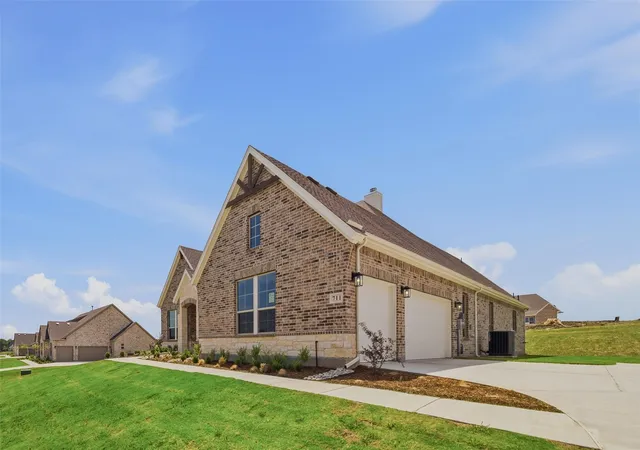 Photo 3 of Single family home for sale at 711 Water Side Dr, Van Alstyne, TX 75495 | MLS# 21317160 | Listing updated on 2026-08-27