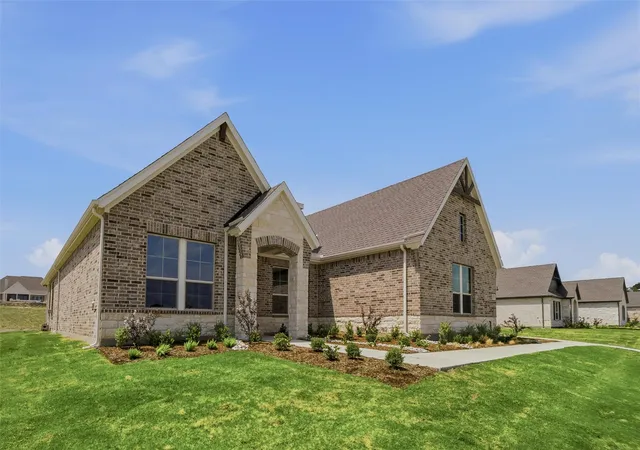 Photo 3 of Single family home for sale at 711 Water Side Dr, Van Alstyne, TX 75495 | MLS# 21317160 | Listing updated on 2026-10-07