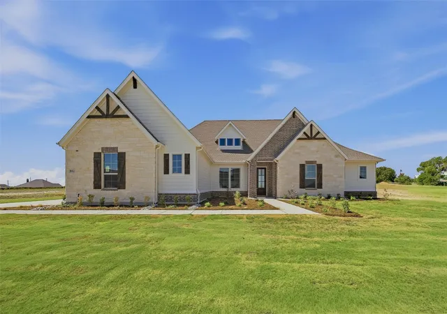Photo 2 of Single family home for sale at 802 Westover Dr, Van Alstyne, TX 75495 | MLS# 21317045 | Listing updated on 2026-10-07