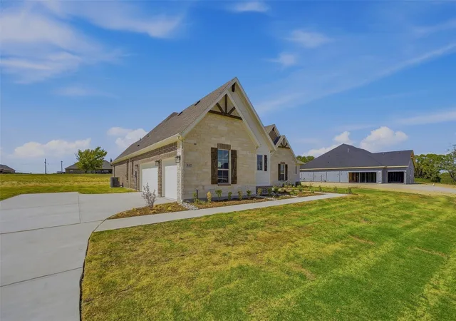 Photo 3 of Single family home for sale at 802 Westover Dr, Van Alstyne, TX 75495 | MLS# 21317045 | Listing updated on 2026-10-07