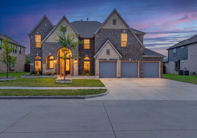 Photo 2 of Sale Pending at 929 Gold Finch Ln, Forney, TX 75126 | MLS# 21319749 | Listing updated on 2026-10-01