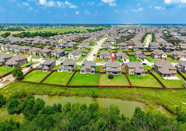 Photo 3 of Sale Pending at 929 Gold Finch Ln, Forney, TX 75126 | MLS# 21319749 | Listing updated on 2026-10-01