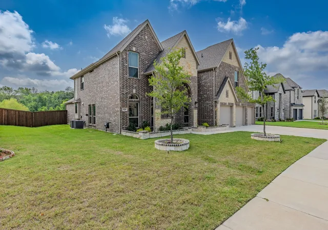 Photo 4 of Sale Pending at 929 Gold Finch Ln, Forney, TX 75126 | MLS# 21319749 | Listing updated on 2026-10-01