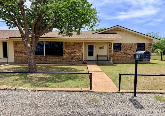 Homes for sale in Aspermont, TX | 305 S Cleveland Ave, Aspermont, TX 79502 | MLS# 21319837