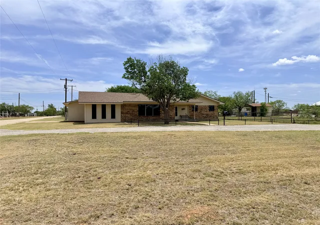 Homes for sale in Aspermont, TX | 305 S Cleveland Ave, Aspermont, TX 79502 | MLS# 21319837