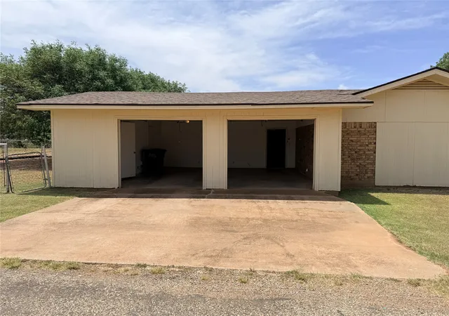 Homes for sale in Aspermont, TX | 305 S Cleveland Ave, Aspermont, TX 79502 | MLS# 21319837
