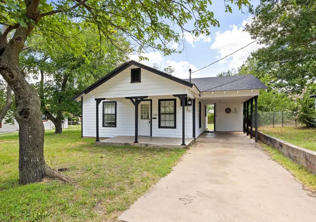 Homes for sale in Stephenville, TX | 1120 N Chamberlain St, Stephenville, TX 76401 | MLS# 21319609