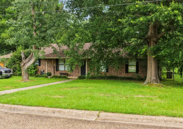 Homes for sale in Mt Pleasant, TX | 206 Carr Dr, Mt Pleasant, TX 75455 | MLS# 21319974