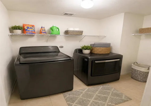 Photo 4 of Single family home for sale at 111 Golden Eagle Ct, La Marque, TX 77568 | MLS# 21320004 | Listing updated on 2026-08-25