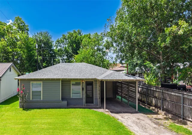 Photo 1 of Sale Pending at 1507 Jefferson St, Commerce, TX 75428 | MLS# 21319679 | Listing updated on 2026-08-03