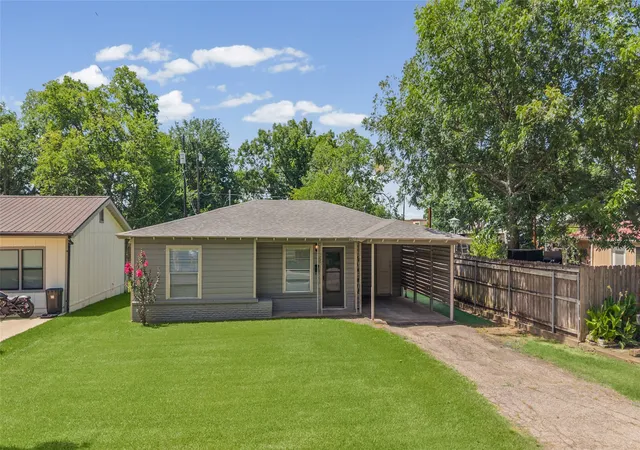 Photo 2 of Sale Pending at 1507 Jefferson St, Commerce, TX 75428 | MLS# 21319679 | Listing updated on 2026-08-03