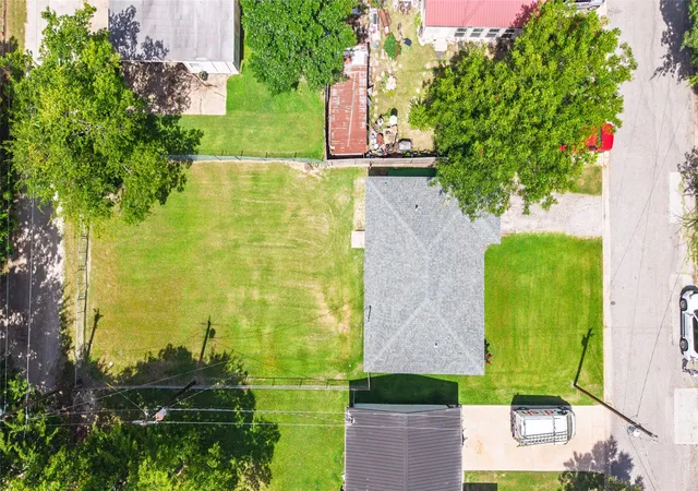 Photo 3 of Sale Pending at 1507 Jefferson St, Commerce, TX 75428 | MLS# 21319679 | Listing updated on 2026-08-03