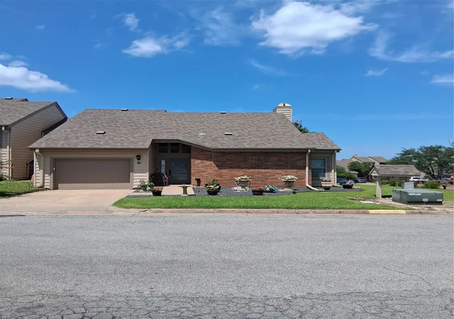 Photo 1 of Sale Pending at 112 Summer Pl Circle, Pottsboro, TX 75076 | MLS# 21318598 | Listing updated on 2026-09-02