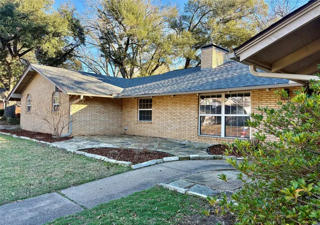 Homes for sale in Athens, TX | 221 La Jolla Dr, Athens, TX 75751 | MLS# 21320112