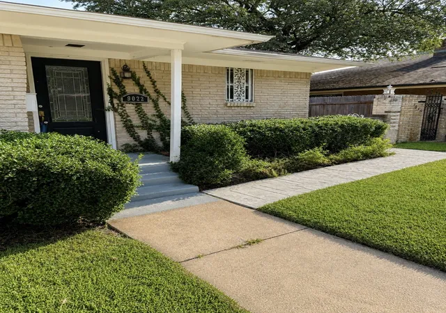 Photo 4 of Single family home for sale at 9022 Villa Park Cir, Dallas, TX 75225 | MLS# 21315578 | Listing updated on 2026-08-22