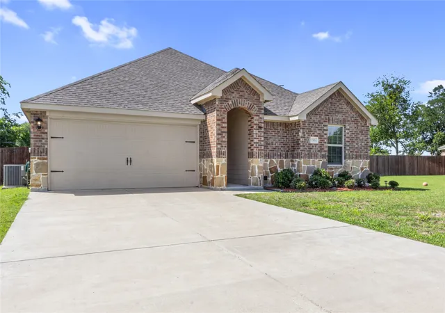 Photo 1 of Single family home for sale at 1804 Pecan Valley Dr, Kaufman, TX 75142 | MLS# 21317720 | Listing updated on 2026-09-25