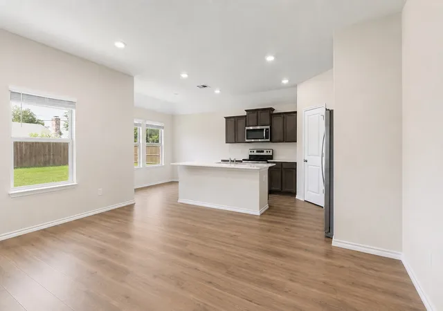 Photo 3 of Single family home for sale at 1804 Pecan Valley Dr, Kaufman, TX 75142 | MLS# 21317720 | Listing updated on 2026-09-25