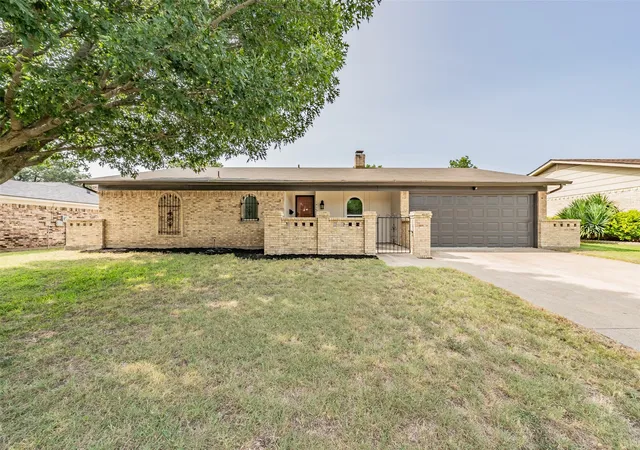 Single family home for sale at 1413 Lamplighter Ln, Fort Worth, TX 76134 | MLS# 21320078