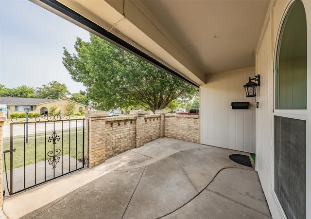 Photo 2 of Single family home for sale at 1413 Lamplighter Ln, Fort Worth, TX 76134 | MLS# 21320078 | Listing updated on 2026-08-30