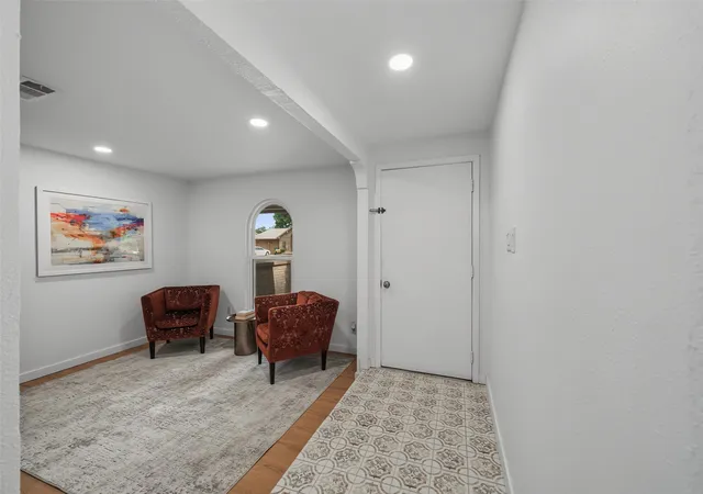 Photo 3 of Single family home for sale at 1413 Lamplighter Ln, Fort Worth, TX 76134 | MLS# 21320078 | Listing updated on 2026-08-30