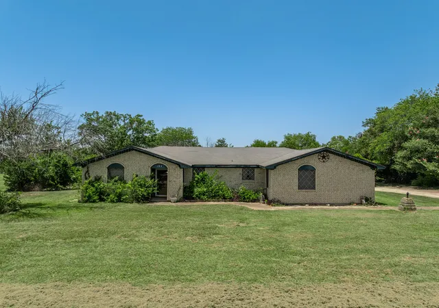 Homes for sale in China Spring, TX | 195 Amy Joy Dr, China Spring, TX 76633 | MLS# 21320034