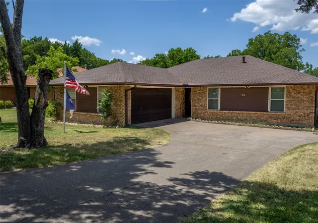 Photo 2 of Single family home for sale at 315 Dow Ross Blvd, Duncanville, TX 75116 | MLS# 21320216 | Listing updated on 2026-09-05