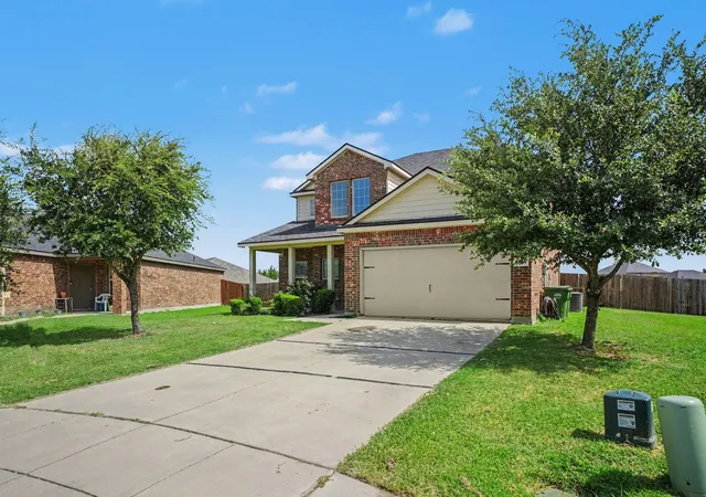 Photo 3 of Sale Pending at 2513 Stonegate Dr, Seagoville, TX 75159 | MLS# 21320057 | Listing updated on 2026-07-28