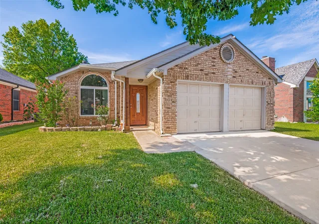 Photo 3 of Sale Pending at 205 Weyland Dr, Grand Prairie, TX 75052 | MLS# 21314806 | Listing updated on 2026-07-18