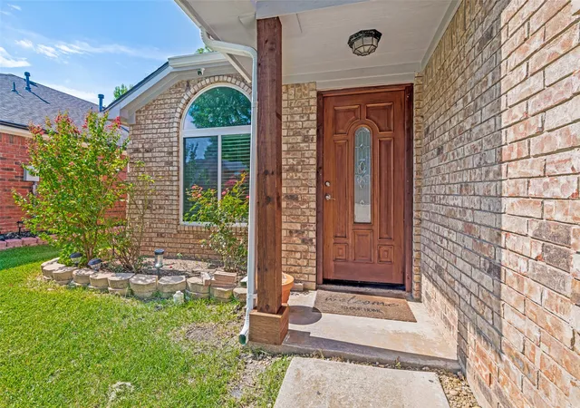 Photo 3 of Sale Pending at 205 Weyland Dr, Grand Prairie, TX 75052 | MLS# 21314806 | Listing updated on 2026-07-18