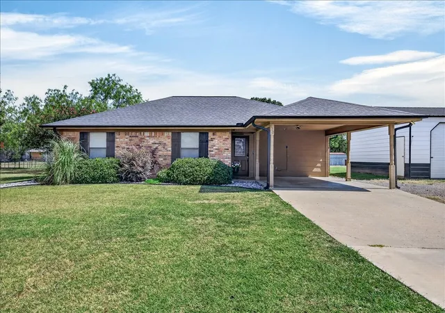 Homes for sale in Gun Barrel City, TX | 110 Rye Pl, Gun Barrel City, TX 75156 | MLS# 21319237