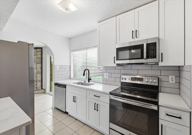 Homes for sale in Carrollton, TX | 2227 Crockett Dr, Carrollton, TX 75006 | MLS# 21310681