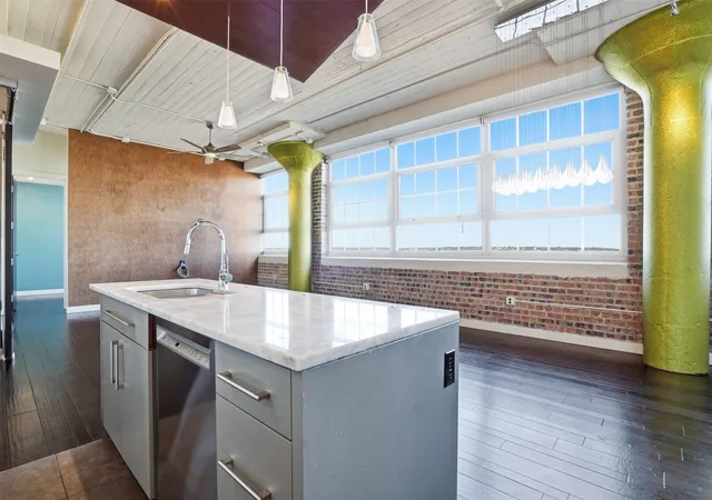 2nd image of 2600 W 7th St #2508, Fort Worth, TX 76107 | MLS# 21320351