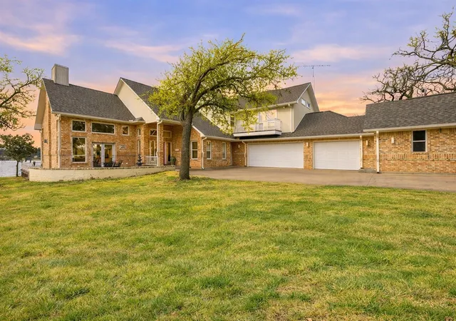 Homes for sale in Lake Kiowa, TX | 143 Blackfoot Trl, Lake Kiowa, TX 76240 | MLS# 21320213