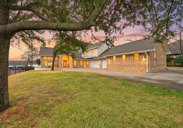 Homes for sale in Lake Kiowa, TX | 143 Blackfoot Trl, Lake Kiowa, TX 76240 | MLS# 21320213