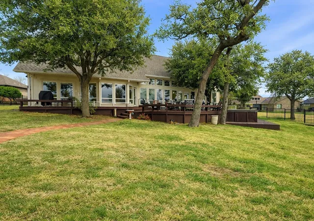Homes for sale in Lake Kiowa, TX | 143 Blackfoot Trl, Lake Kiowa, TX 76240 | MLS# 21320213